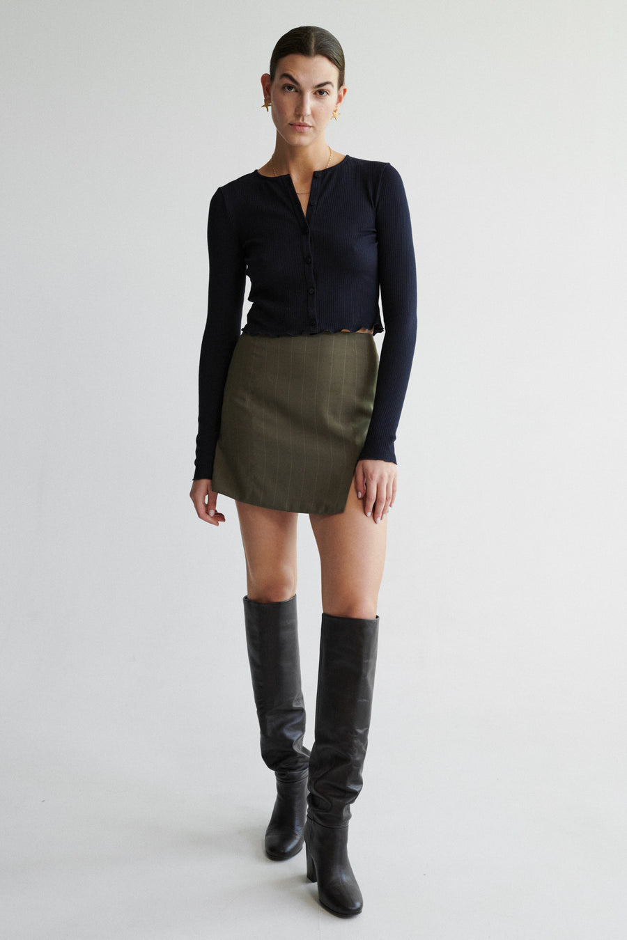 Spódnica z wiskozy i jedwabiu / 07 / 02 / vintage khaki*longsleeve-z-bawelny-organicznej-14-21-night-blue* ?Modelka ma 178 cm wzrostu i ma na sobie rozmiar S?