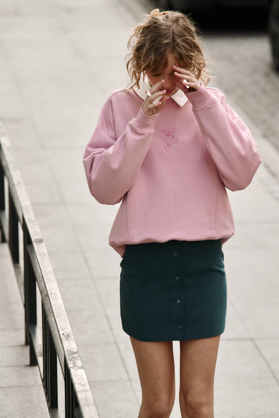 Spódnica z Tencelu™ i bawełny / 07 / 17 / deep water *bluza-z-bawelny-17-23-cotton-candy-strawberry*?Modelka ma 179cm wzrostu i prezentuje rozmiar XS?