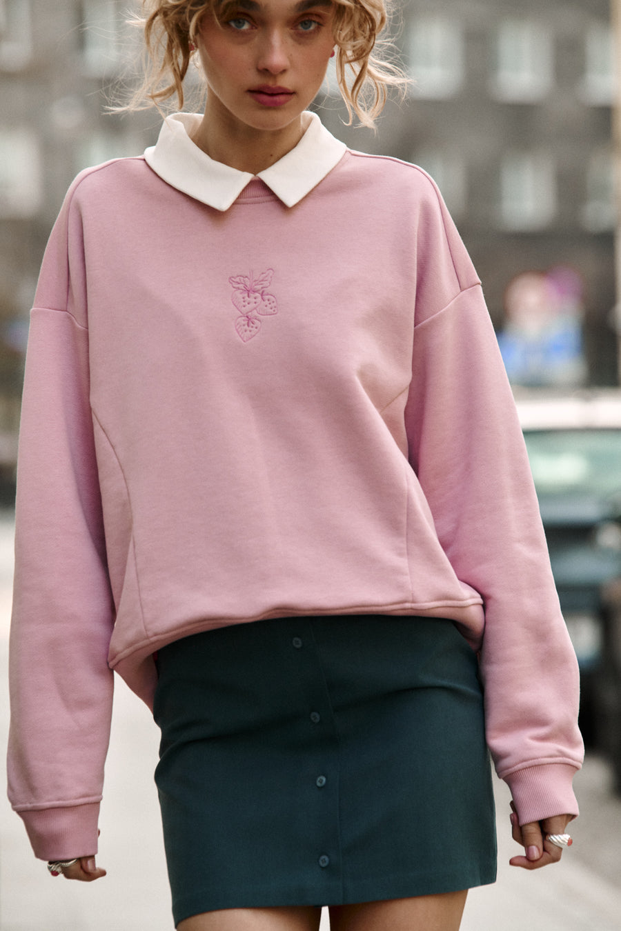 Bluza z bawełny / 17 / 23 / cotton candy / strawberry *spodnica-z-tencelu™-i-bawelny-07-17-deep-water*?Modelka ma 179cm wzrostu i prezentuje rozmiar XS/S?