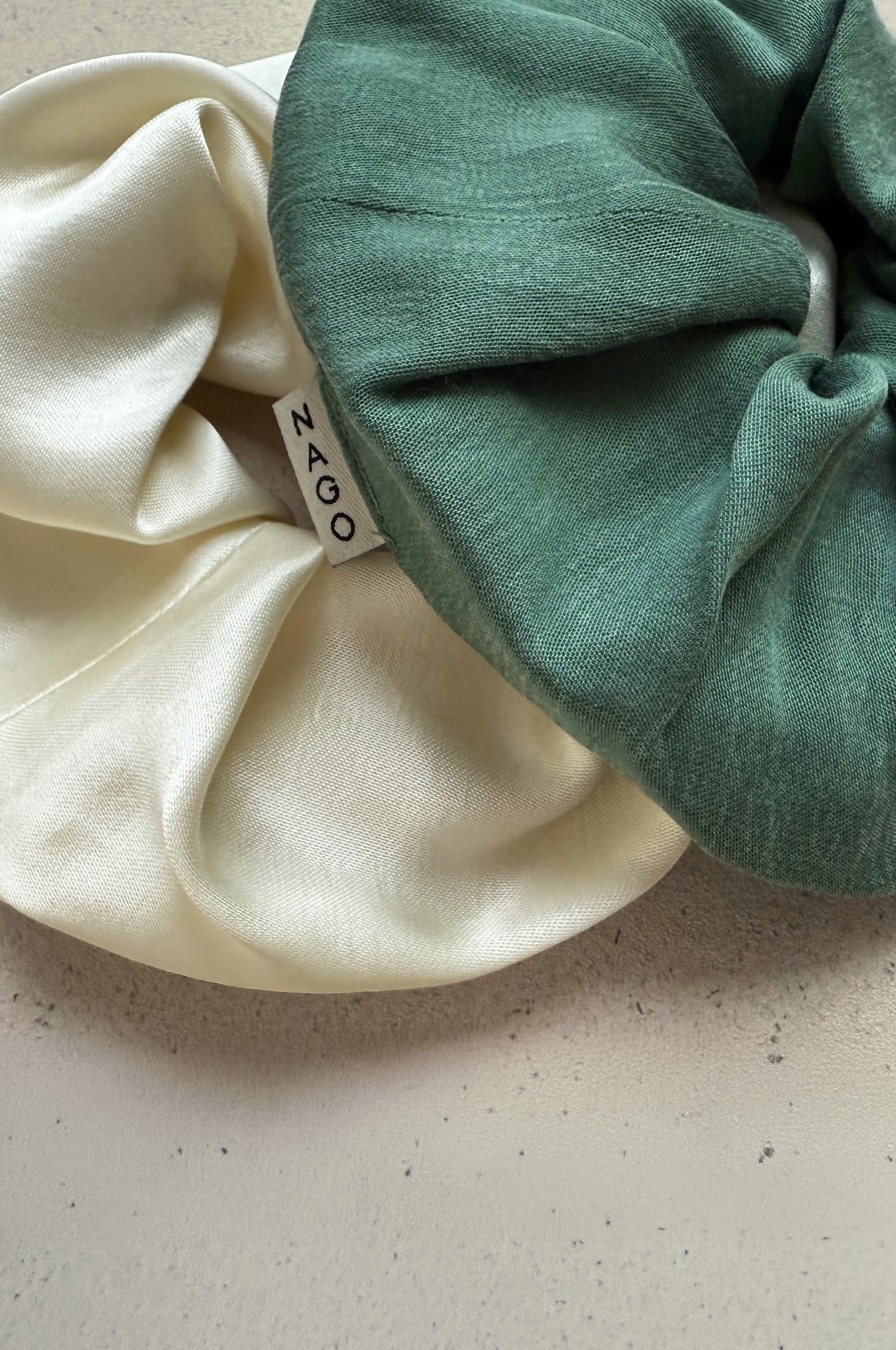 Zestaw scrunchies / pearl white & mint