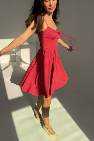 Sukienka z Tencelu™ / 03 / 18 / blush red ?Modelka ma 178 cm wzrostu i prezentuje rozmiar XS?
