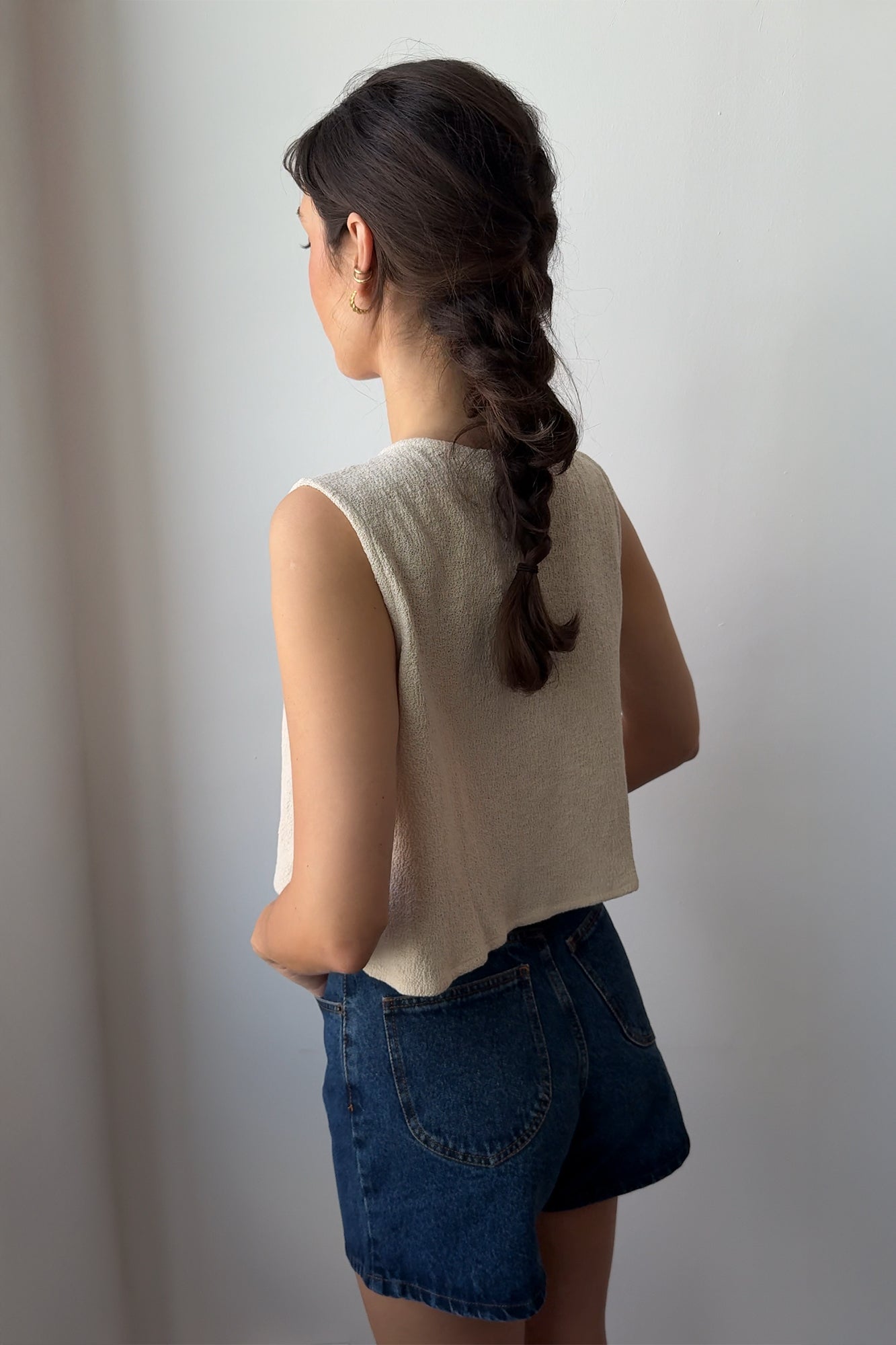 Bluzka z bawełny / 12 / 24 / unbleached*?Modelka ma 178 cm wzrostu i prezentuje rozmiar XS/S?