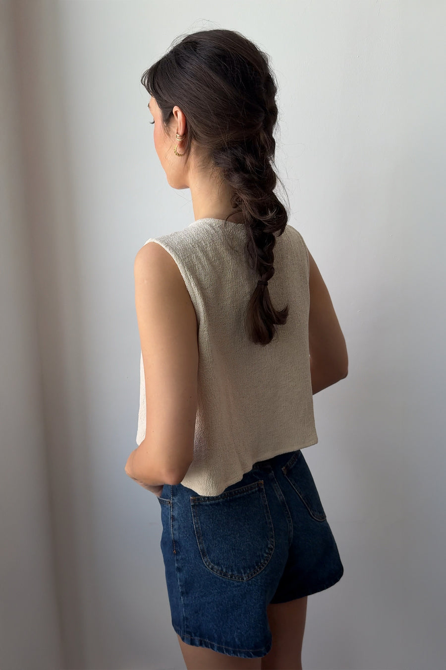 Bluzka z bawełny / 12 / 24 / unbleached*?Modelka ma 178 cm wzrostu i prezentuje rozmiar XS/S?