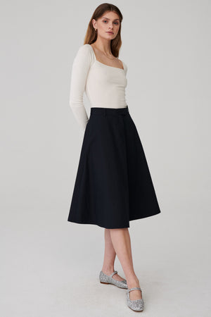 Spódnica z bawełny organicznej / 07 / 06 / onyx black *body-z-bawelny-organicznej-01-03-cream-white* ?Modelka ma 177 cm wzrostu i nosi rozmiar S?