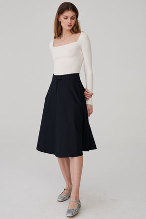 Spódnica z bawełny organicznej / 07 / 06 / onyx black *body-z-bawelny-organicznej-01-03-cream-white* ?Modelka ma 177 cm wzrostu i nosi rozmiar S?