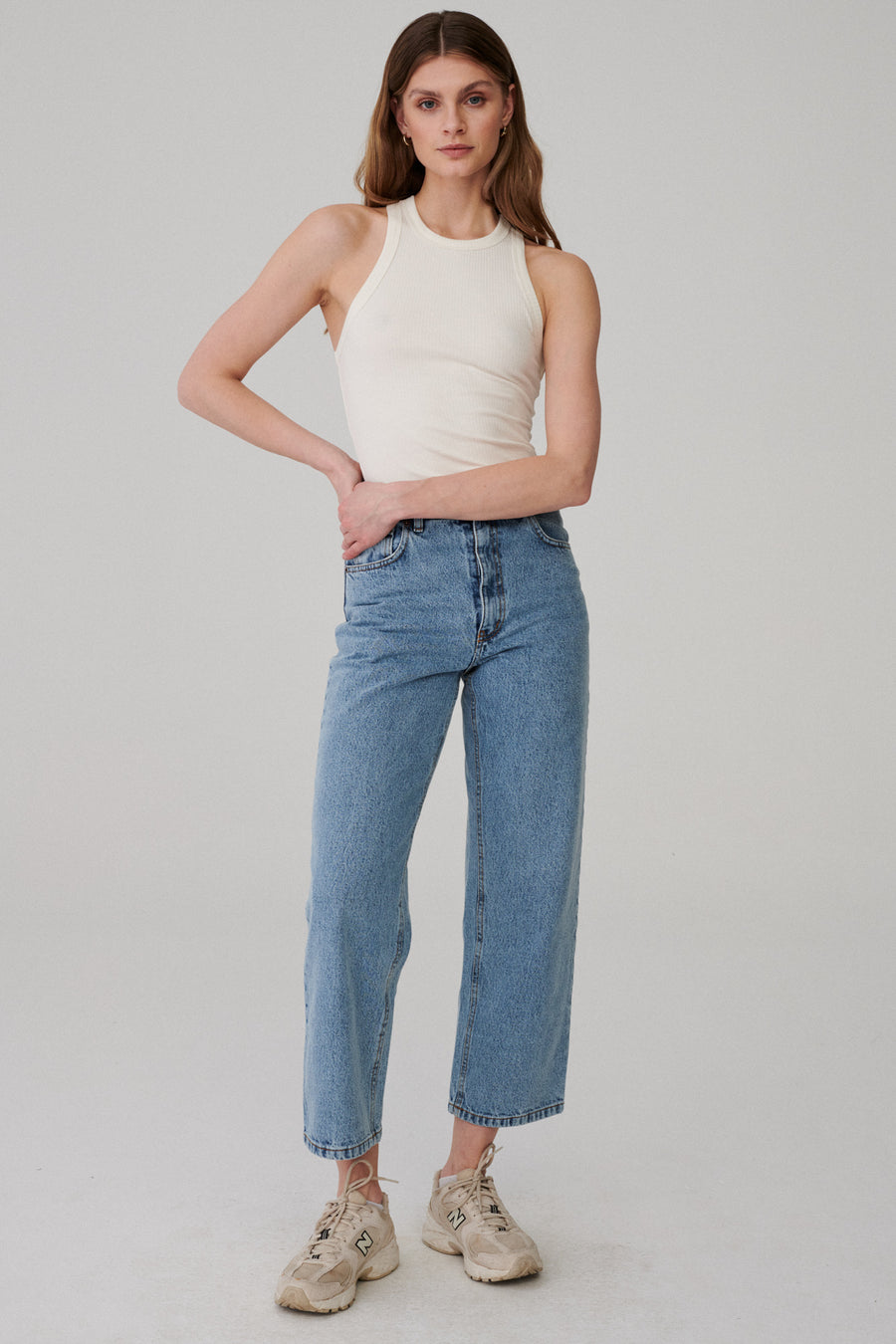 Bokserka z bawełny organicznej / 10 / 14 / cream white*spodnie-jeansowe-z-bawelna-z-recyklingu-05-12-light-indigo* ?Modelka ma 177 cm wzrostu i nosi rozmiar S?