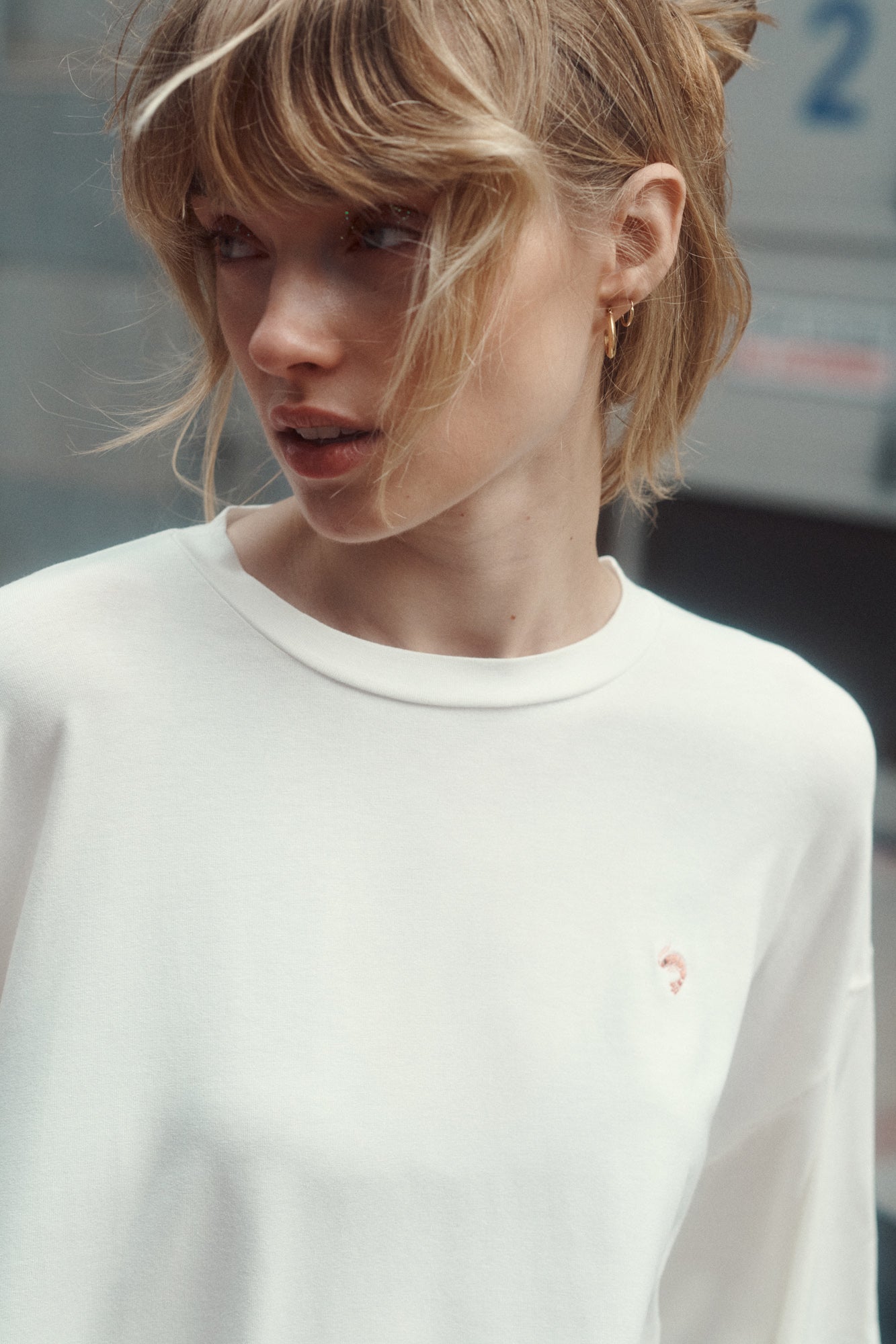 T-shirt z wiskozy / 13 / 26 / pearl white / shrimp?Modelka ma 179cm wzrostu i nosi rozmiar XS/S?