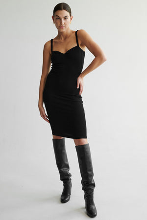 Sukienka z wiskozy / 02 / 33 / onyx black *Modelka ma 178 cm wzrostu i ma na sobie rozmiar S?