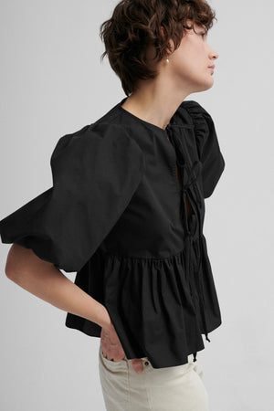 Koszula z bawełny organicznej / 12 / 10 / onyx black ?Modelka ma 178 cm wzrostu i prezentuje rozmiar XS?
