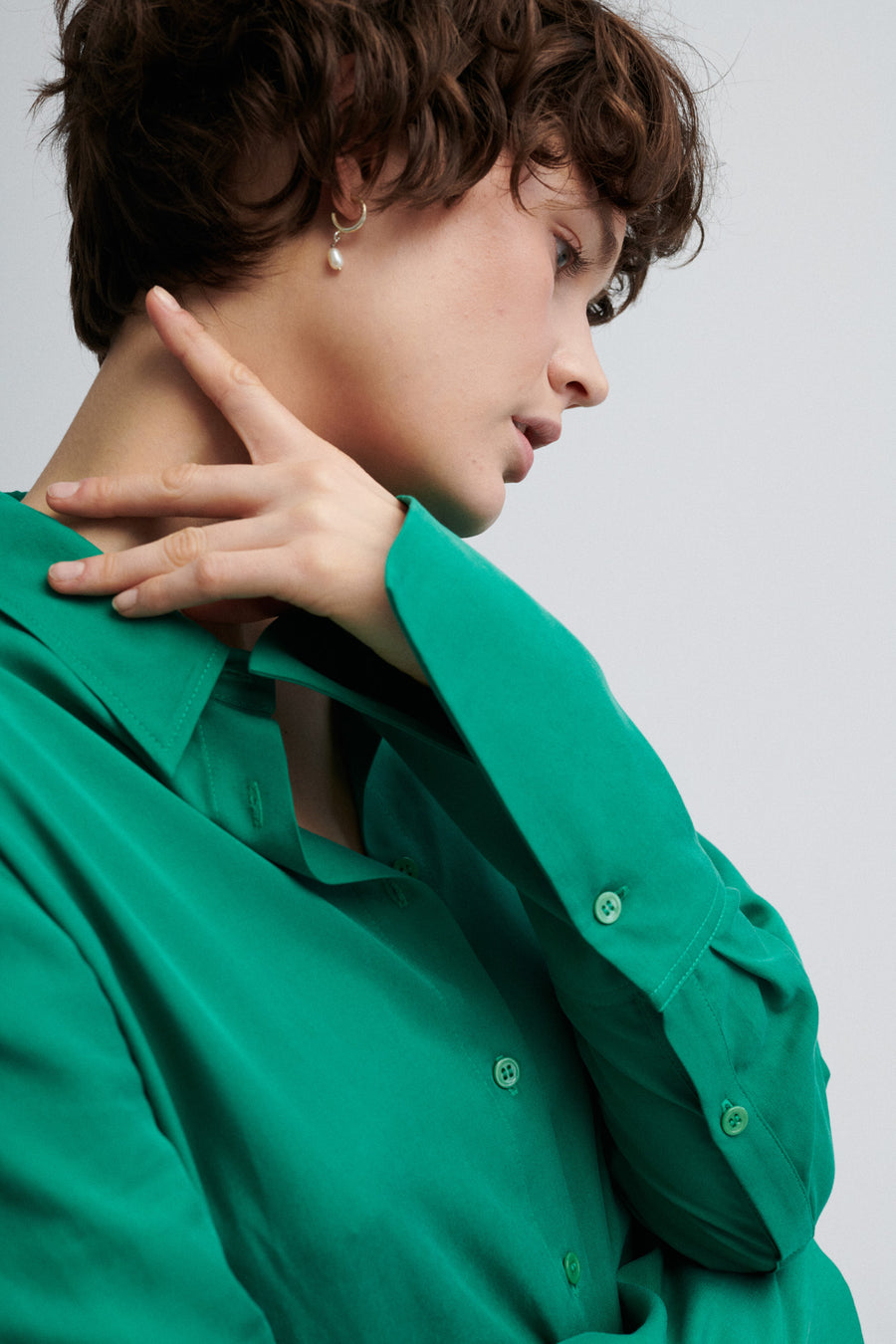Koszula z Tencelu™ / 12 / 11 / emerald green ?Modelka ma 178 cm wzrostu i prezentuje rozmiar M/L?