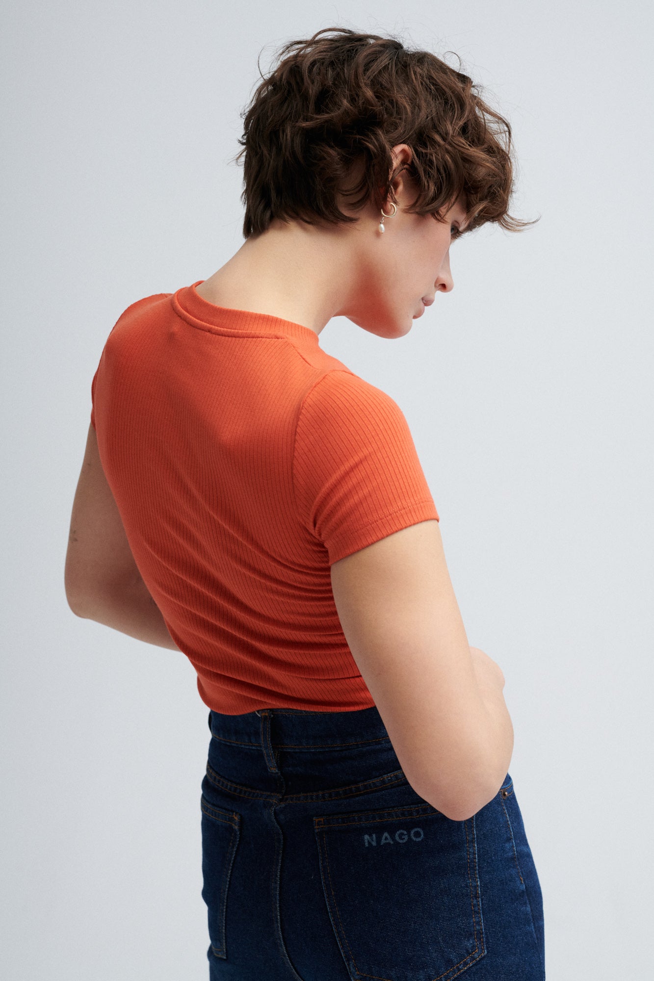 T-shirt z bawełny organicznej / 13 / 04 / spicy papaya ?Modelka ma 178 cm wzrostu i prezentuje rozmiar XS?