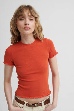 T-shirt z bawełny organicznej / 13 / 25 / spicy papaya ?Modelka ma 179 cm i prezentuje rozmiar XS? 