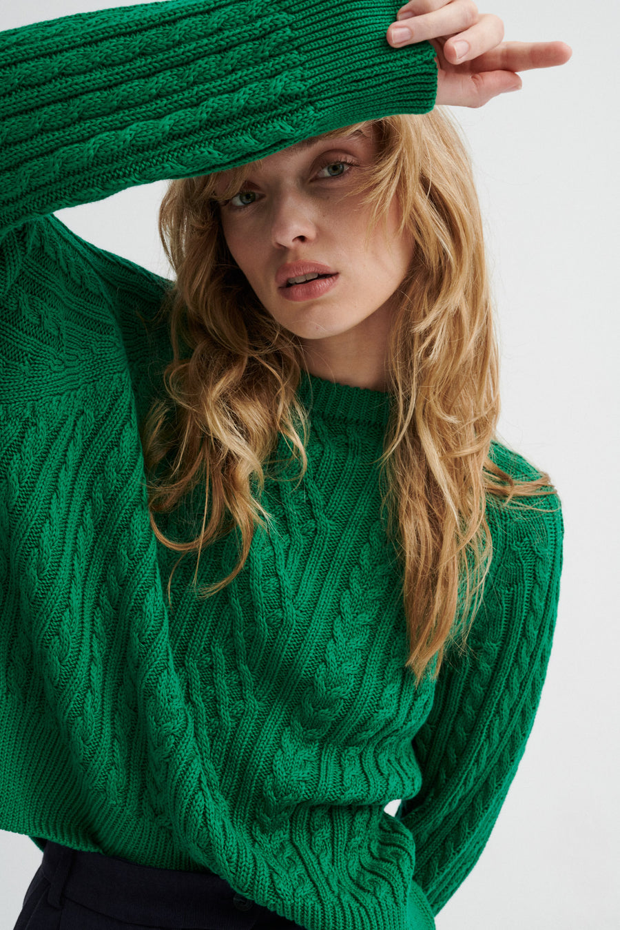 Sweter z bawełny organicznej / 16 / 14 / emerald green ?Modelka ma 179 cm i prezentuje rozmiar XS/S?