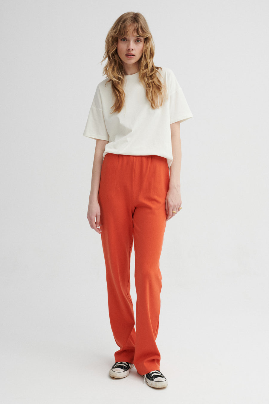 Spodnie z bawełny organicznej / 04 / 14 / spicy papaya PRE-ORDER  *t-shirt-z-bawelny-organicznej-13-27-cream-white* ?Modelka ma 179 cm wzrostu i prezentuje rozmiar XS?