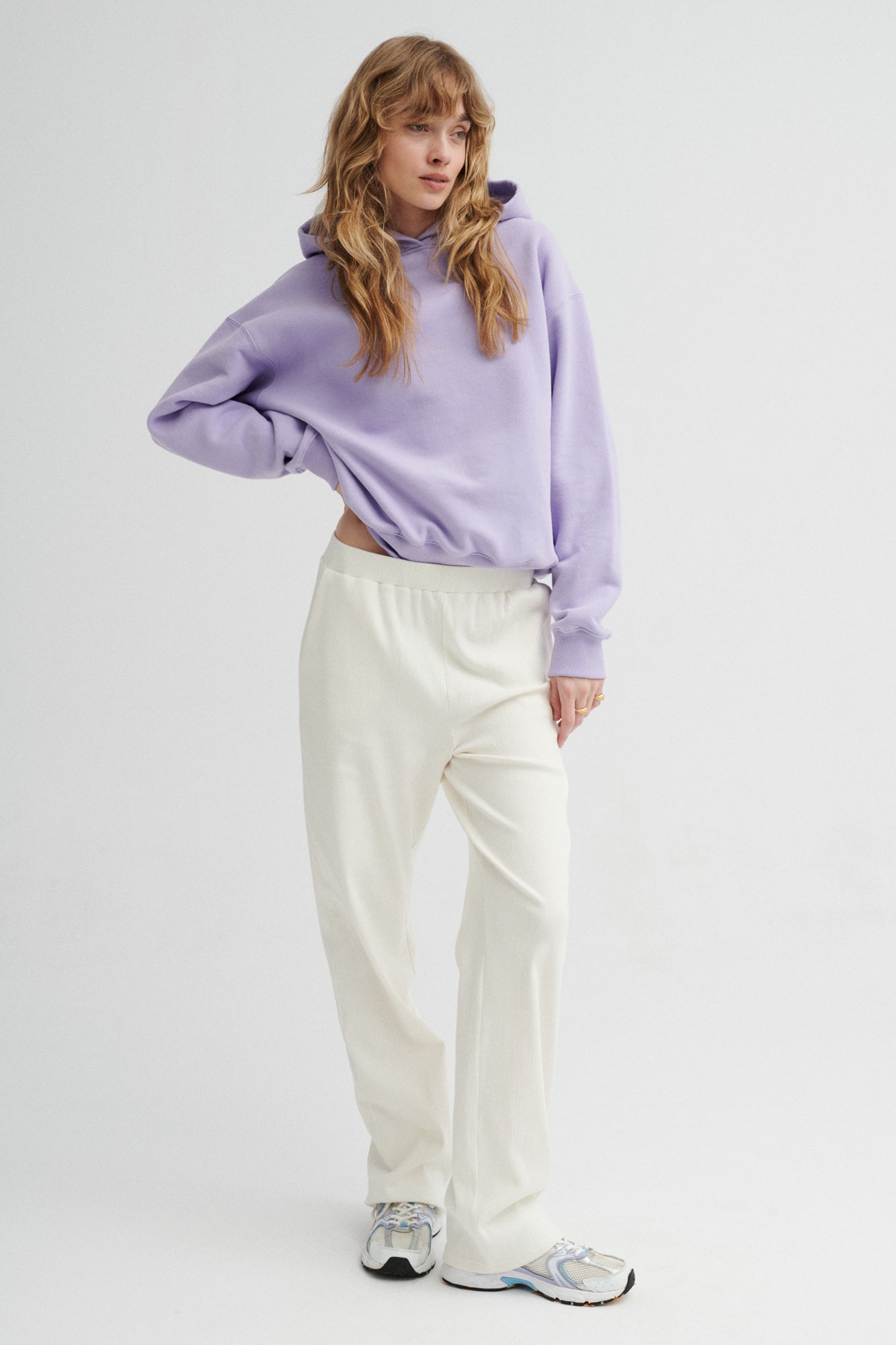 Bluza z bawełny organicznej / 17 / 15 / acai fruit *spodnie-z-bawelny-organicznej-04-14-cream-white* ?Modelka ma 179 cm wzrostu i prezentuje rozmiar XS/S?