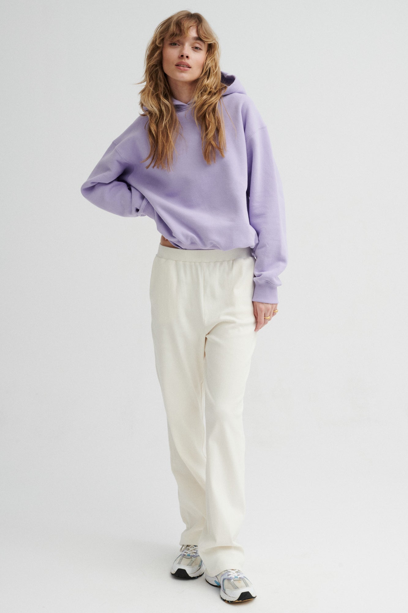 Bluza z bawełny organicznej / 17 / 15 / acai fruit *spodnie-z-bawelny-organicznej-04-14-cream-white* ?Modelka ma 179 cm wzrostu i prezentuje rozmiar XS/S?