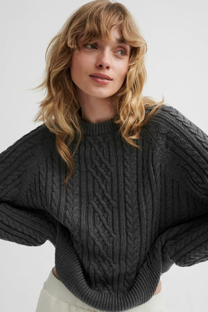Sweter z bawełny organicznej / 16 / 14 / cloud grey *spodnie-z-bawelny-organicznej-04-14-cloud-grey* ?Modelka ma 179 cm wzrostu i prezentuje rozmiar XS/S?