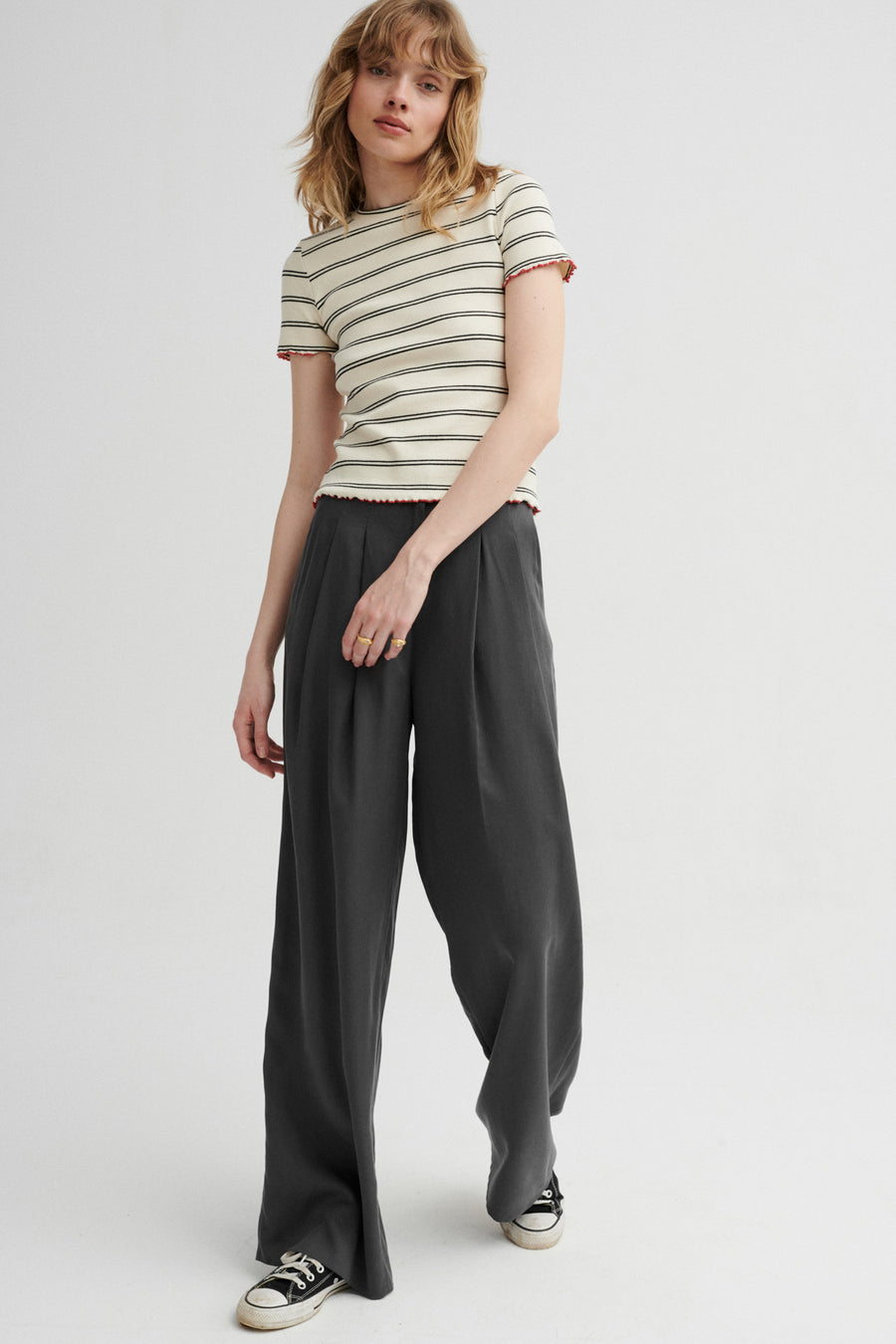 T-shirt z prążkowanej bawełny / 13 / 25 / marina stripes *spodnie-z-tencelu-05-02-cloud-grey* ?Modelka ma 179cm wzrostu i nosi rozmiar XS?