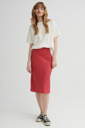 Spódnica z Tencelu™ / 07 / 05 / blush red *t-shirt-z-bawelny-organicznej-13-27-cream-white* ?Modelka ma 179cm wzrostu i prezentuje rozmiar XS