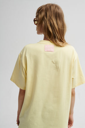 T-shirt z bawełny / 13 / 28 / butter yellow  ?Modelka ma 179 cm wzrostu i prezentuje rozmiar S?