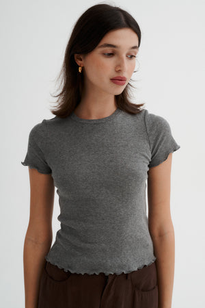 T-shirt z bawełny pointelle / 13 / 25 / mist grey ?Modelka ma 175 cm wzrostu i prezentuje rozmiar XS?