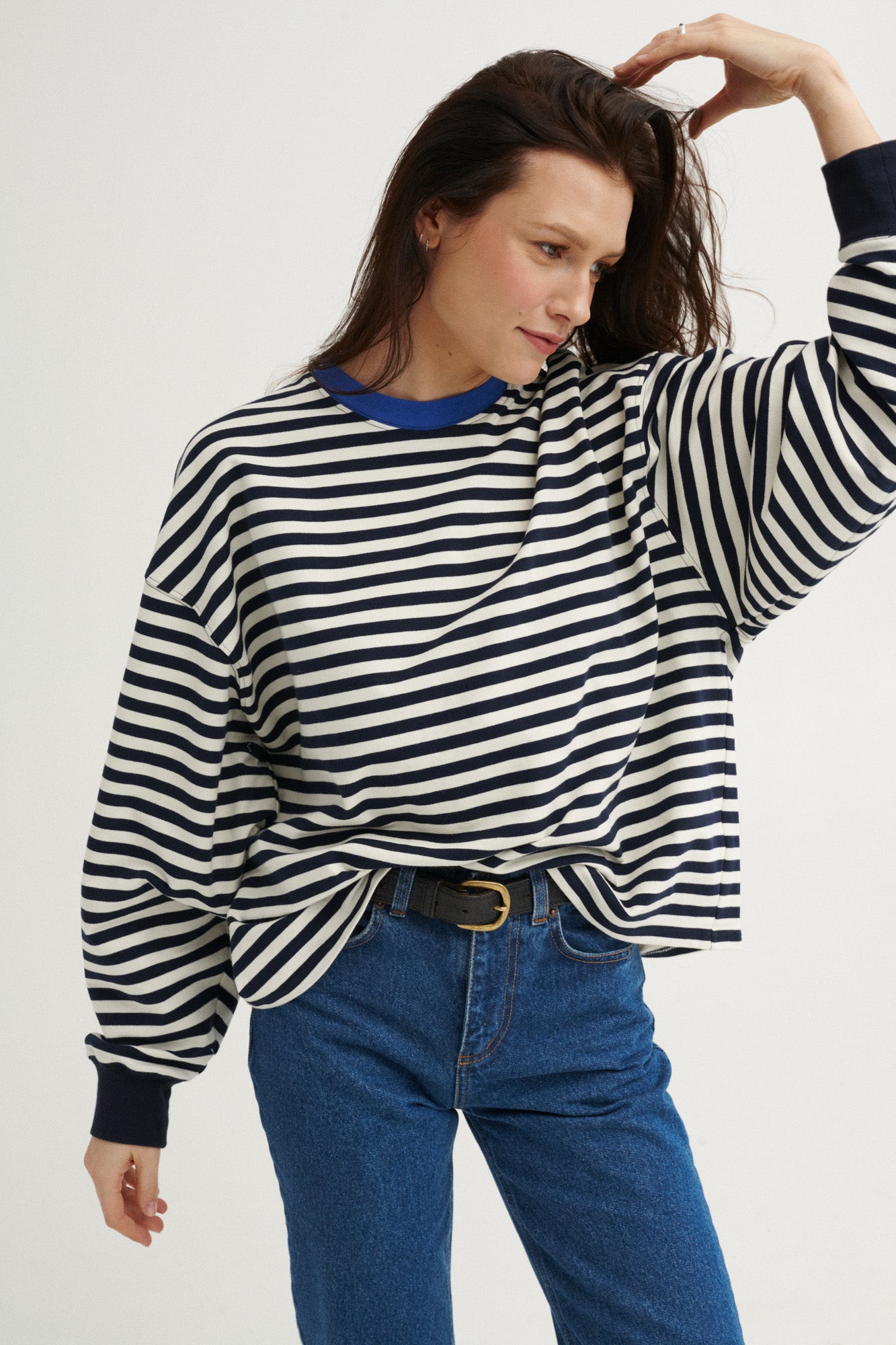 Cienka bluza z bawełny / 17 / 22 / breton stripes / cobalt ?Modelka ma 176 cm wzrostu i prezentuje rozmiar M/L?