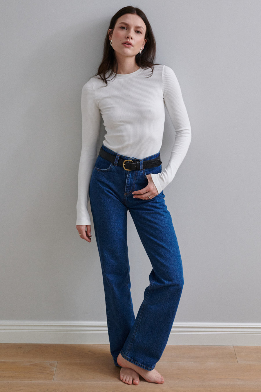 Spodnie jeansowe z bawełny z recyklingu / 05 / 18 / medium indigo  ?Modelka ma 176 cm wzrostu i prezentuje rozmiar XS?