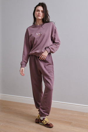 Dresy z bawełny / 04 / 03 / dusty mauve*bluza-z-bawelny-organicznej-17-19-dusty-mauve*?Modelka ma 176 cm wzrostu i prezentuje rozmiar S?