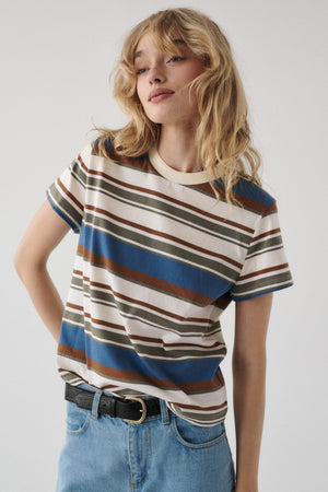 T-shirt z bawełny / 13 / 29 / retro stripes ?Modelka ma 179 cm wzrostu i prezentuje rozmiar S?