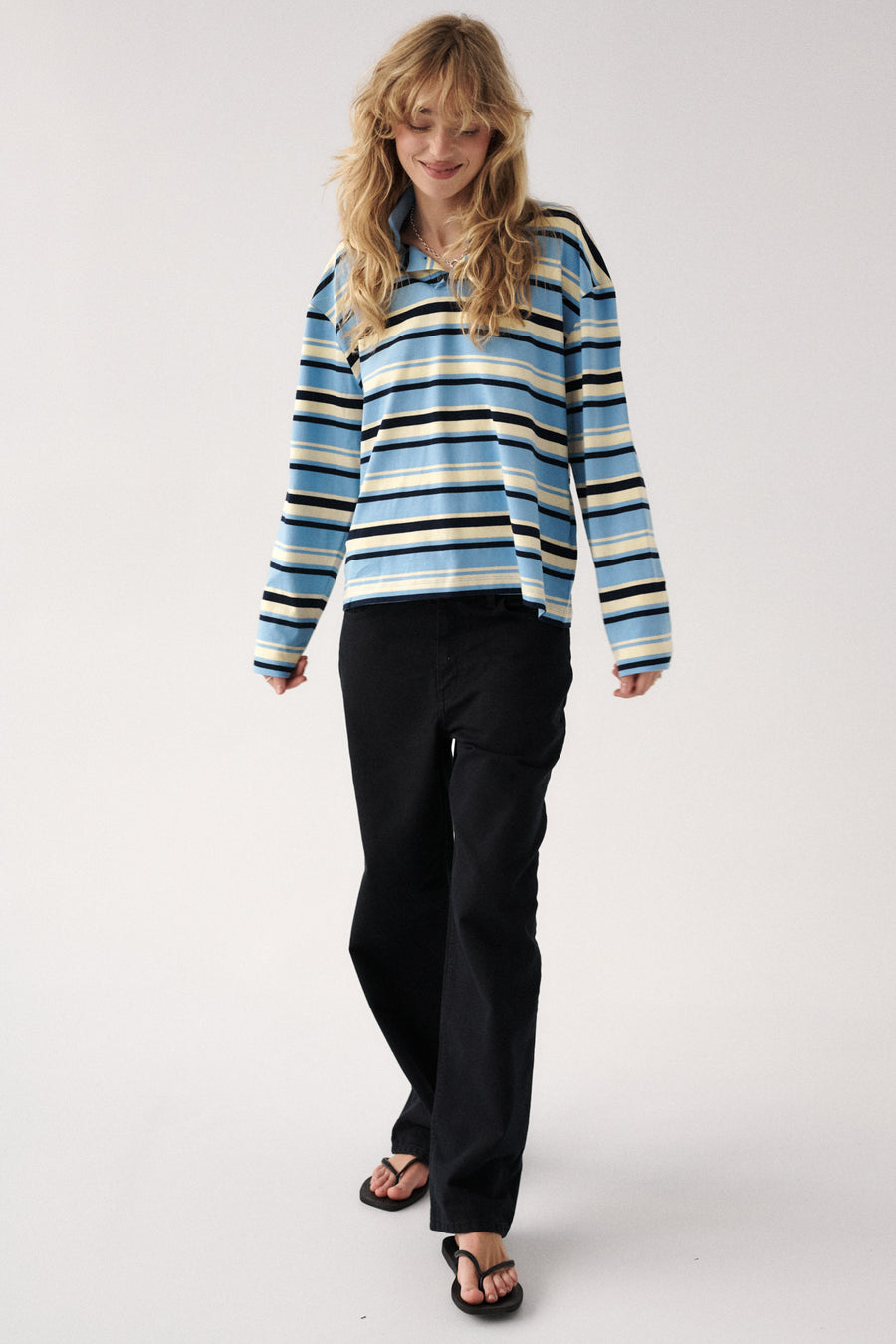 Longsleeve polo z bawełny / 14 / 26 / blue stripes *spodnie-z-diagonalu-05-21-onyx-black* ?Modelka ma 179 cm wzrostu i prezentuje rozmiar S?