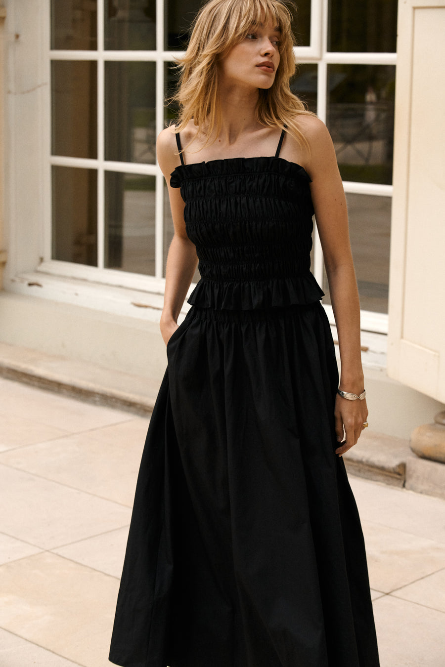 Spódnica z bawełny organicznej / 07 / 11 / onyx black *top-z-bawelny-organicznej-11-04-onyx-black*?Modelka ma 179 cm wzrostu i prezentuje rozmiar XS?
