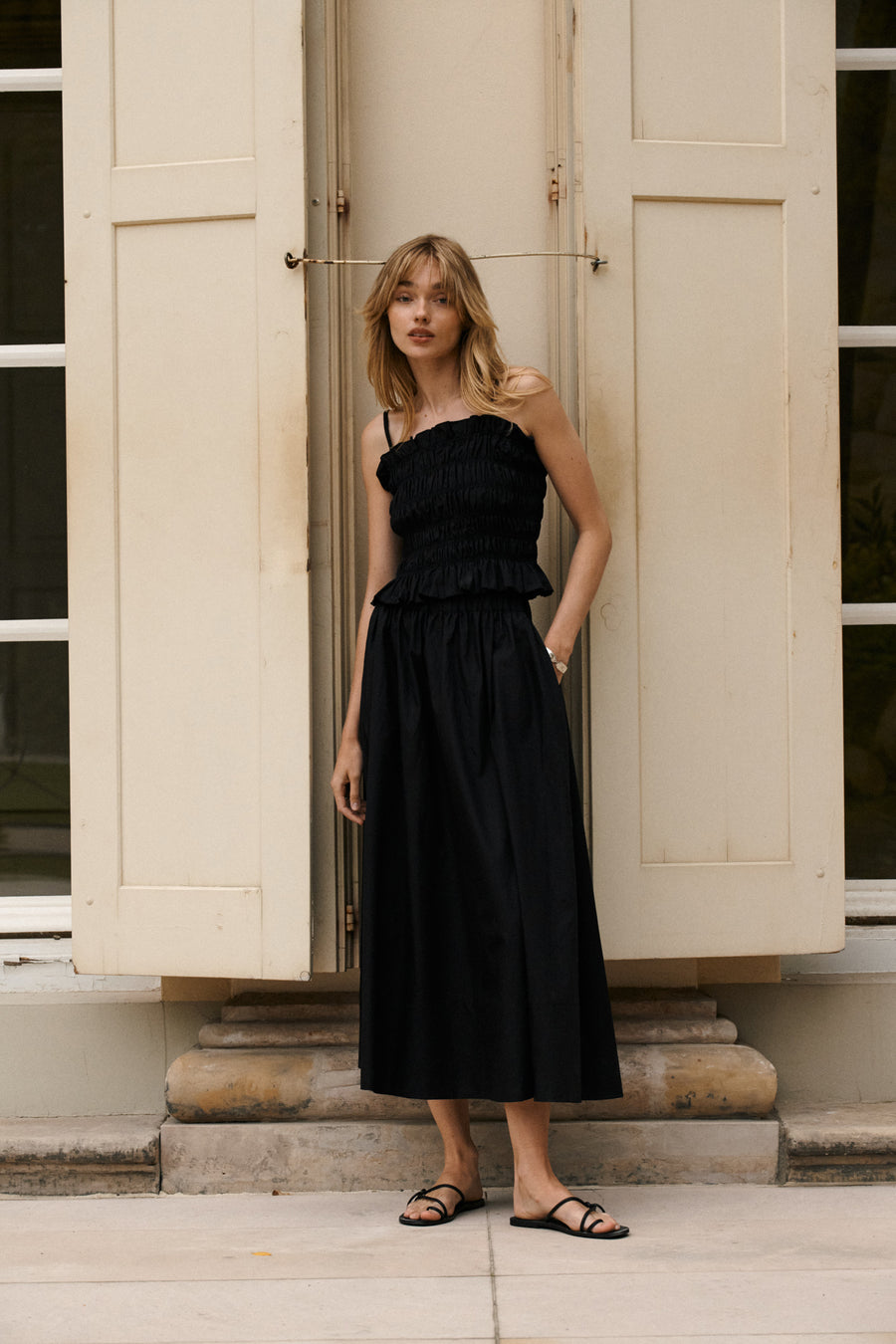Spódnica z bawełny organicznej / 07 / 11 / onyx black *top-z-bawelny-organicznej-11-04-onyx-black*?Modelka ma 179 cm wzrostu i prezentuje rozmiar XS?