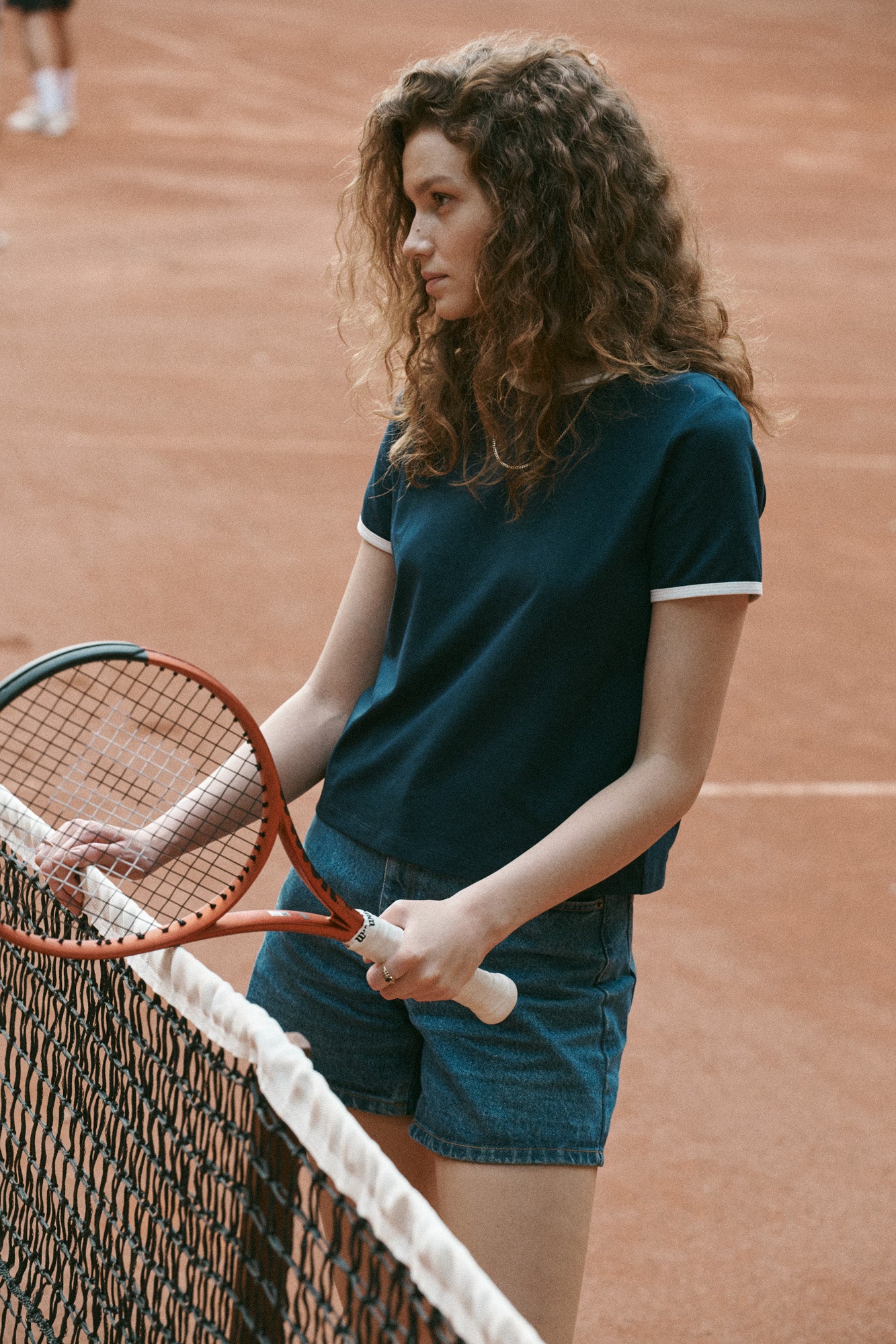 T-shirt z bawełny / 13 / 30 / night blue  ?Modelka ma 180 cm wzrostu i prezentuje rozmiar XS?