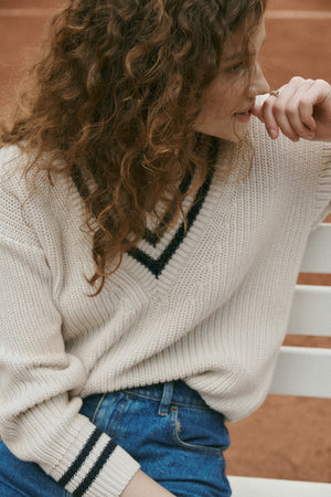 Sweter z bawełny organicznej / 16 / 11 / cream white ?Modelka ma 180 cm wzrostu i prezentuje rozmiar XS/S?