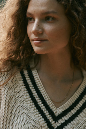 Sweter z bawełny organicznej / 16 / 11 / cream white ?Modelka ma 180 cm wzrostu i prezentuje rozmiar XS/S?