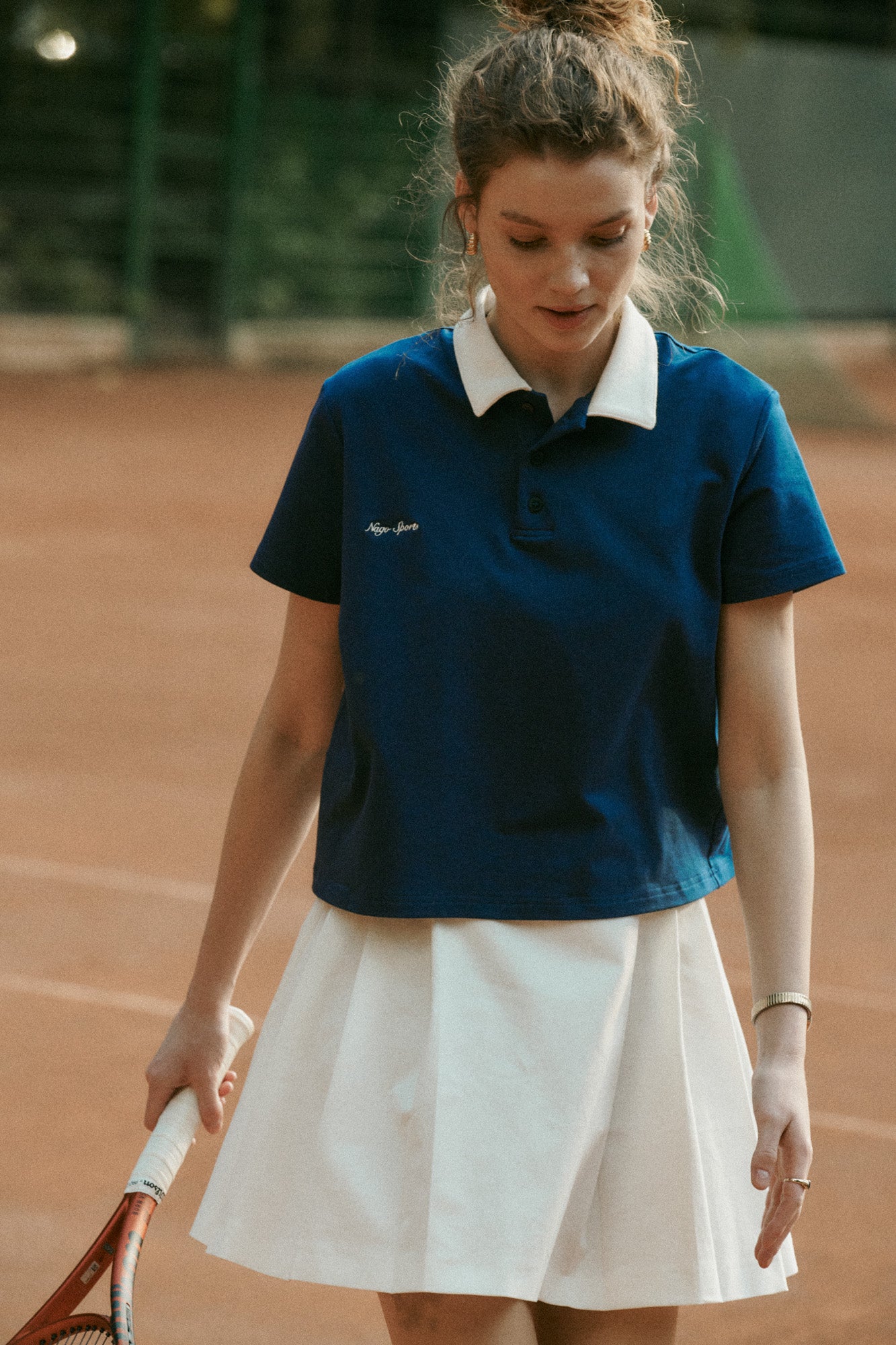 T-shirt polo z bawełny  / 13 / 31 / silent blue ?Modelka ma 180 cm wzrostu i prezentuje rozmiar XS?