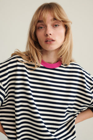 Cienka bluza z bawełny / 17 / 22 / breton stripes / fuchsia ?Modelka ma 179cm i prezentuje rozmiar M/L?