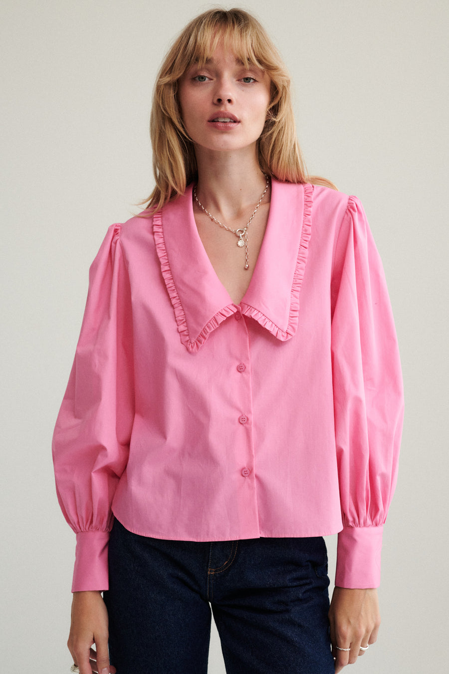 Koszula z bawełny organicznej / 12 / 22 / flamingo pink  ?Modelka ma 179 cm wzrostu i prezentuje rozmiar XS? 