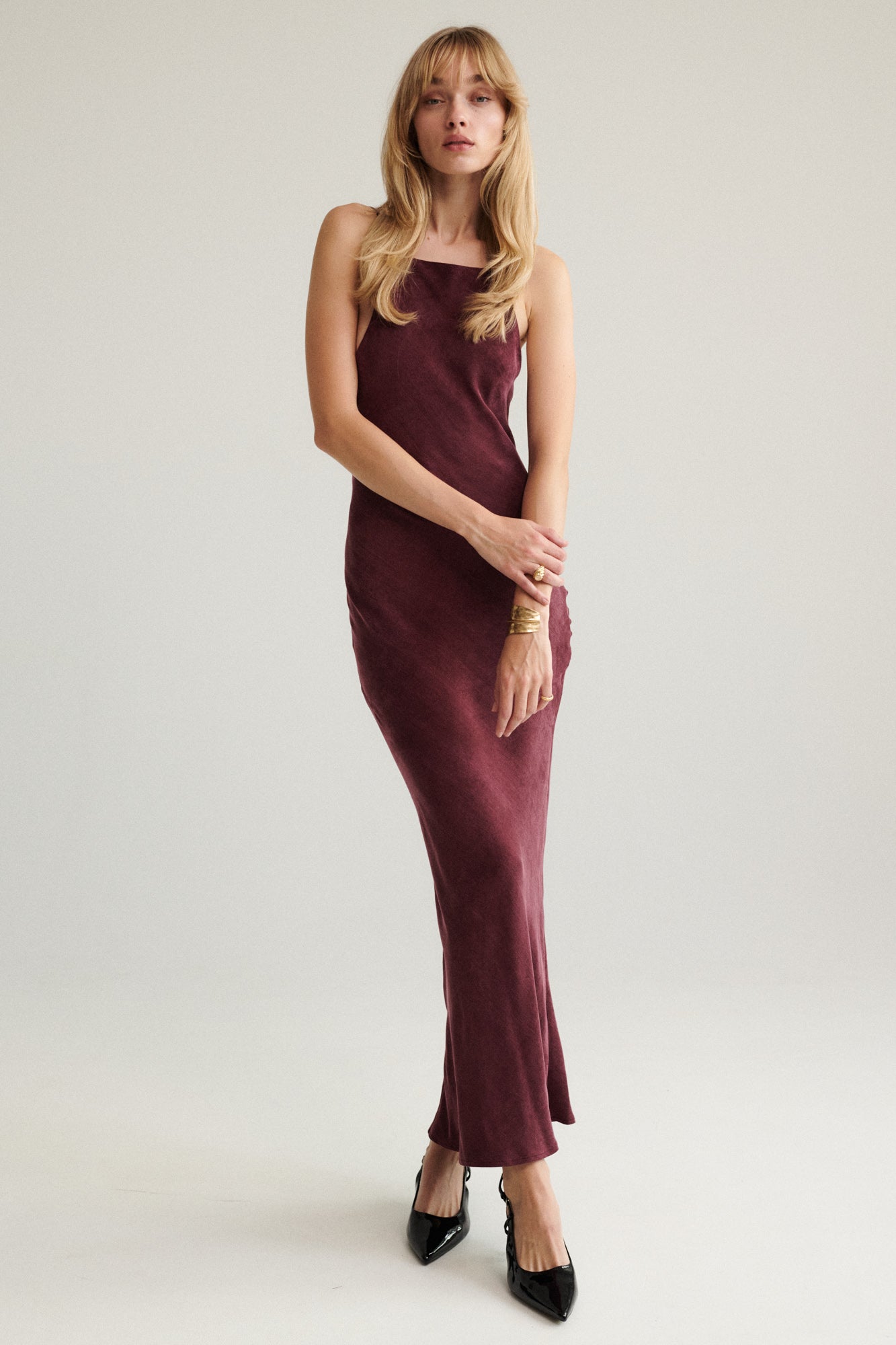 Sukienka z Lyocellu i wiskozy / 03 / 31 / dark cherry ?Modelka ma 179cm i prezentuje rozmiar XS?