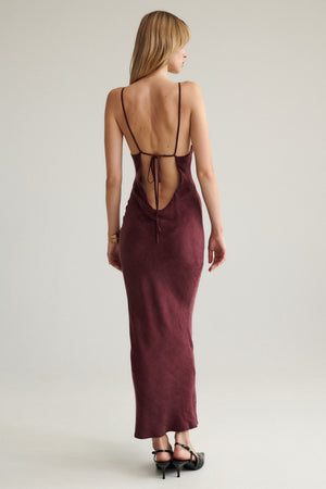 Sukienka z Lyocellu i wiskozy / 03 / 31 / dark cherry ?Modelka ma 179cm i prezentuje rozmiar XS?