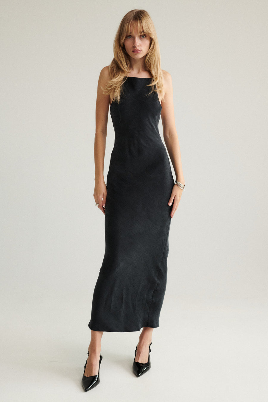 Sukienka z Lyocellu i wiskozy / 03 / 31 / onyx black ?Modelka ma 179cm i prezentuje rozmiar XS?