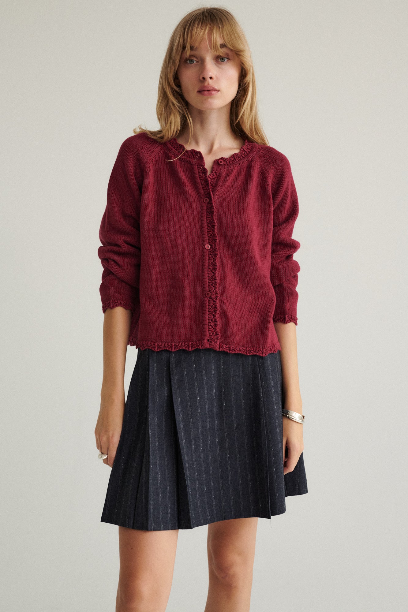 Kardigan z bawełny organicznej / 16 / 18 / dark raspberry ?Modelka ma 179cm i prezentuje rozmiar M/L?