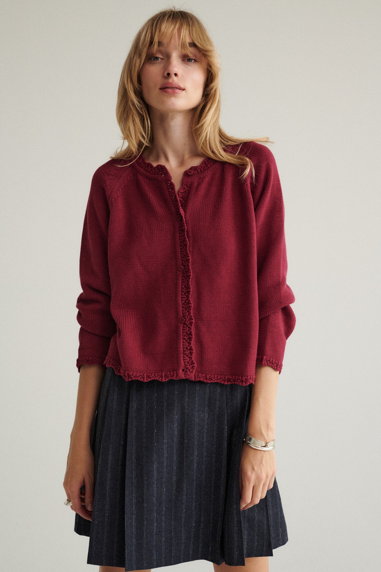 Kardigan z bawełny organicznej / 16 / 18 / dark raspberry ?Modelka ma 179cm i prezentuje rozmiar M/L?