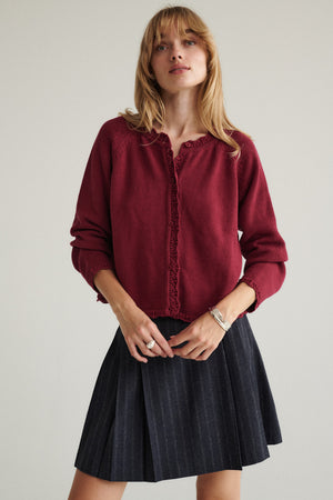 Kardigan z bawełny organicznej / 16 / 18 / dark raspberry ?Modelka ma 179cm i prezentuje rozmiar M/L?