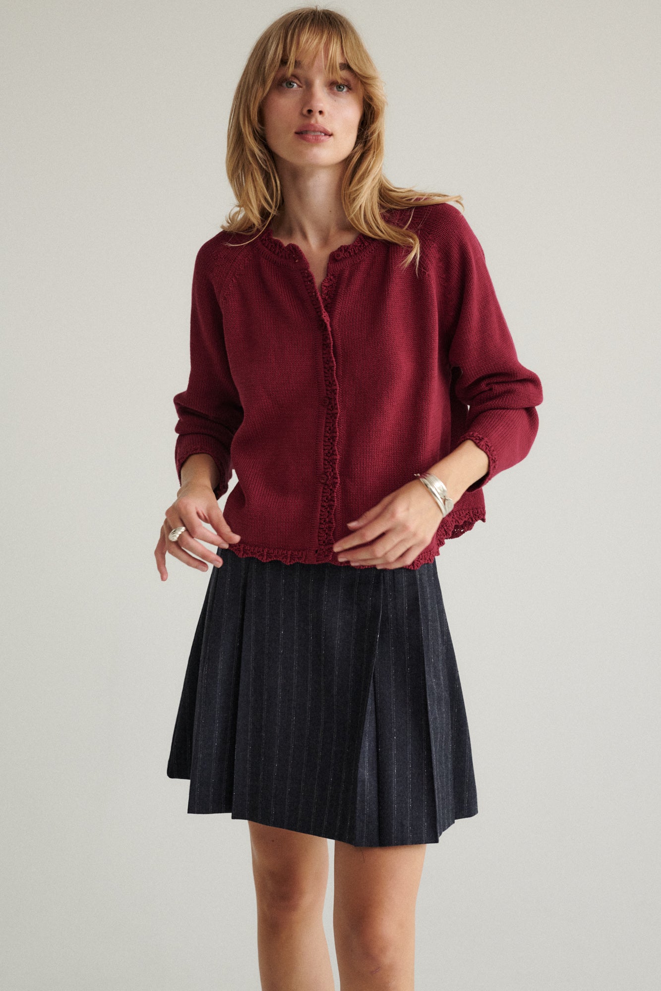 Kardigan z bawełny organicznej / 16 / 18 / dark raspberry ?Modelka ma 179cm i prezentuje rozmiar M/L?