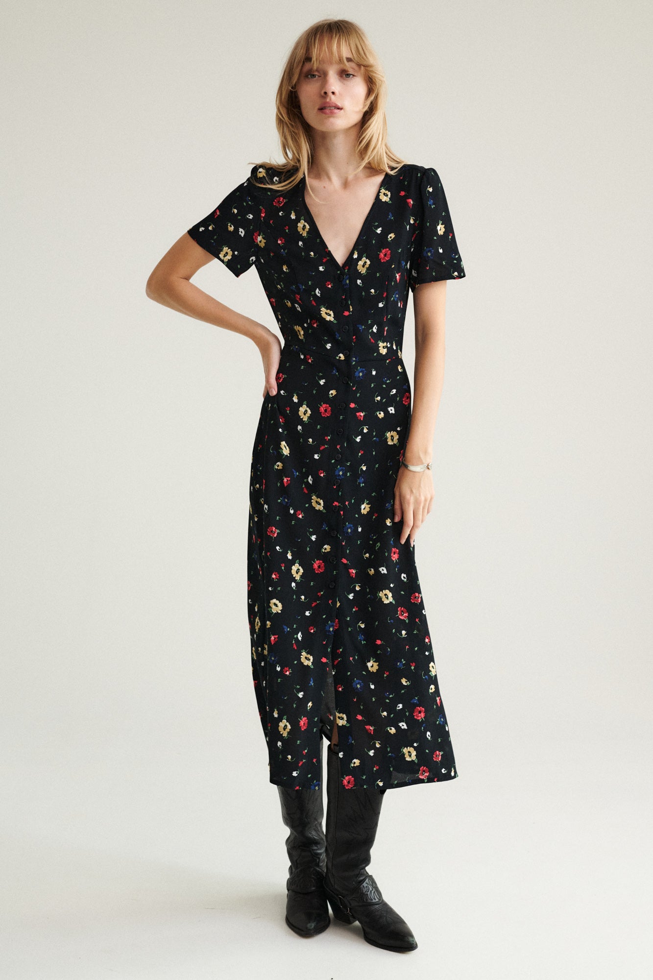 Sukienka z wiskozy / 03 / 33 / summer meadow ?Modelka ma 179cm i prezentuje rozmiar XS?