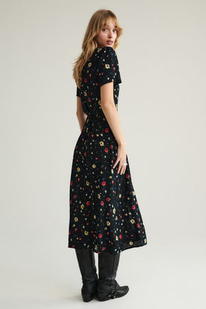 Sukienka z wiskozy / 03 / 33 / summer meadow ?Modelka ma 179cm i prezentuje rozmiar XS?