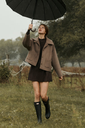 Kurtka z wełną / 18 / 12 / mocha coffee  *spodnica-z-welna-07-21-deep-brown*?Modelka ma 178 cm wzrostu i prezentuje rozmiar M/L?   