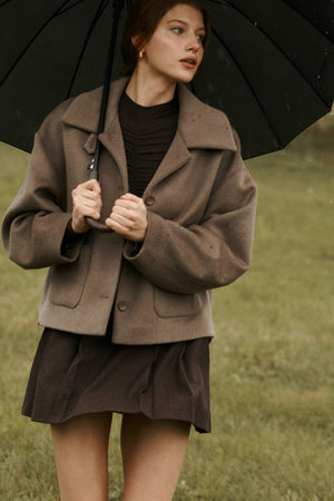 Kurtka z wełną / 18 / 12 / mocha coffee  *spodnica-z-welna-07-21-deep-brown*?Modelka ma 178 cm wzrostu i prezentuje rozmiar M/L?   