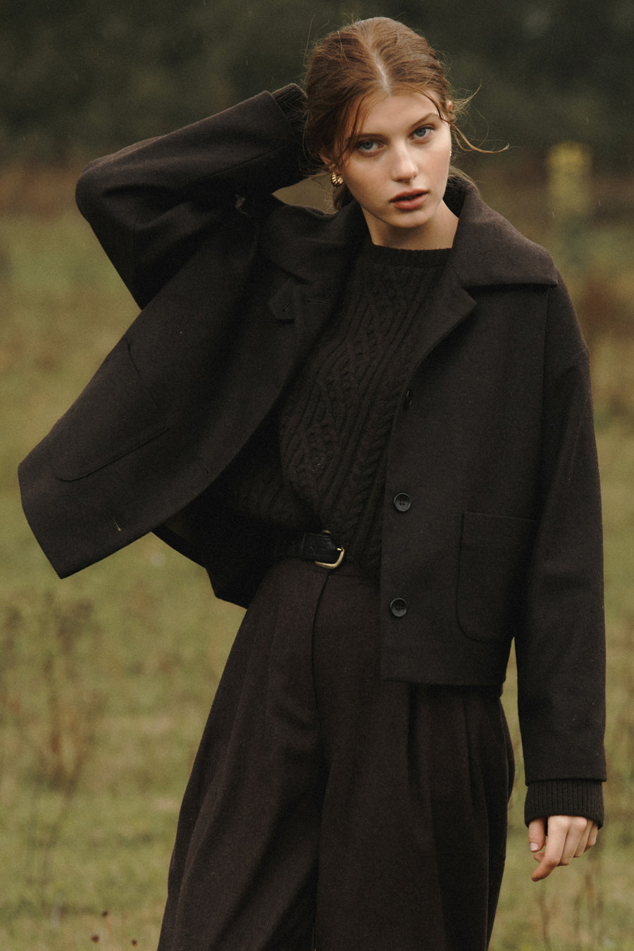 Sweter z wełny / 16 / 19 / dark wood *spodnie-z-welny-05-23-deep-brown,kurtka-z-welna-18-12-ebony-wood* ?Modelka ma 178 cm wzrostu i prezentuje rozmiar M/L?